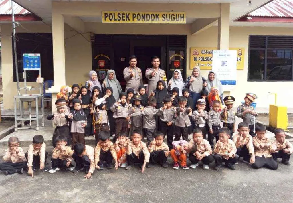 Polsek Pondok Suguh Diserbu Puluhan Siswa TK
