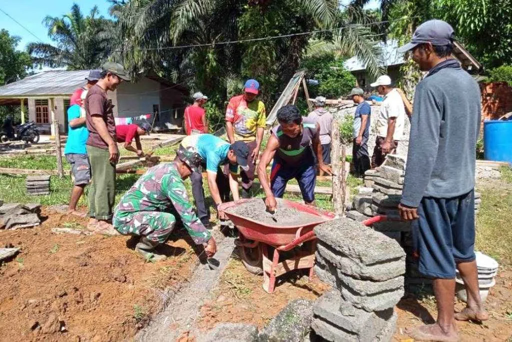 Rumah Warganya Mau Roboh, Pemdes Arga Jaya Ajak Gotong Royong