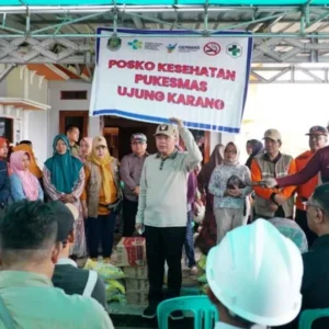 Sambangi Desa Dilanda Banjir, Gubernur Bengkulu Turun Beri Bantuan