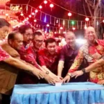 Bupati Karimun Ikut Nyalakan Ribuan Lampion Merah di Meral Kota