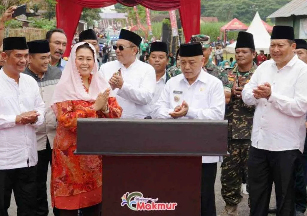 Bupati Malang Bersama Yenny Wahid Resmikan Jalan dan Jembatan