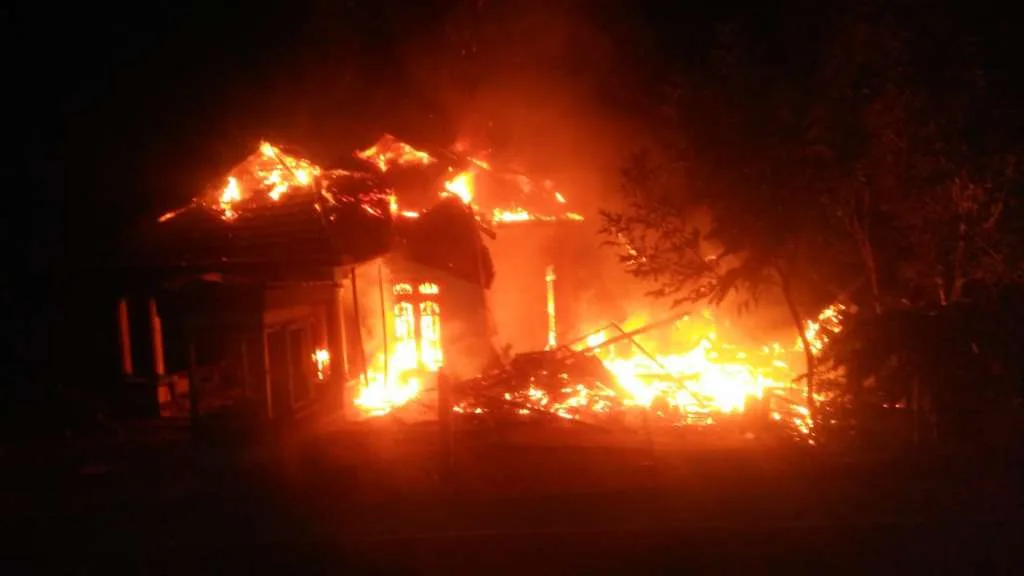 Diduga Korsleting Listrik, Warung Manisan Ludes Terbakar