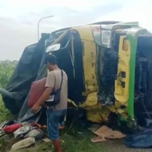 Ditabrak Trailer, Sopir Truk Engkel Tewas Terjepit Ditabrak Trailer, Sopir Truk Engkel Tewas Terjepit