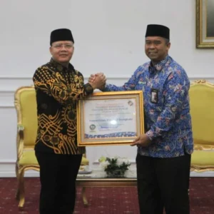 Gubernur Rohidin Terima Penghargaan Dari Ombudsman RI Terkait Hal Ini Gubernur Rohidin Terima Penghargaan Dari Ombudsman RI Terkait Hal Ini