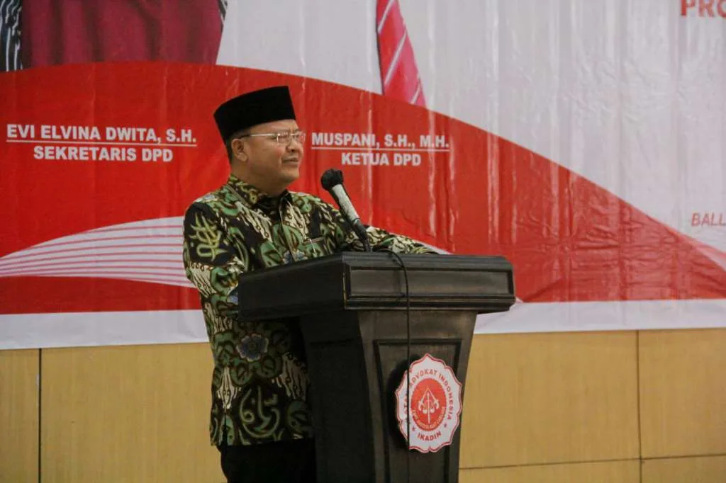 Hadir Dalam Pelantikan DPD Dan DPC IKADIN, Gubernur Rohidin Rangkul Advokat