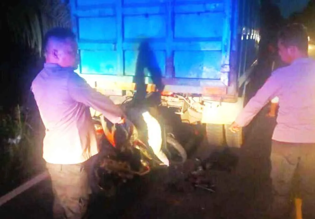 Jatuh dan Tergilas Truk Tanki, Pemotor ini Tewas di Tempat