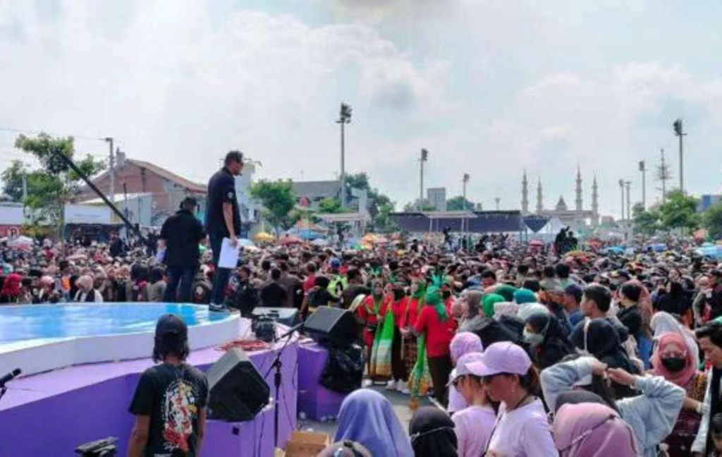 Karnaval SCTV, Ribuan Warga Tegal Terlihat Antusias