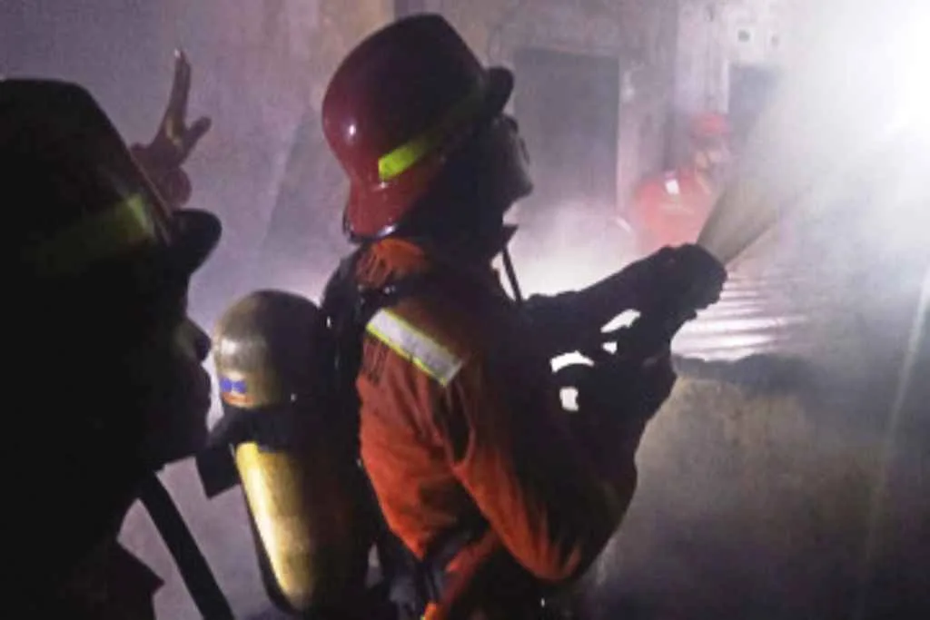 Kebakaran Hebat di Kelurahan Surabaya, Dua Rumah Hangus Terbakar