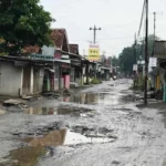 Keluhkan Jalan Berlobang, Warga Desa Losari Lor Terhambat Aktivitasnya