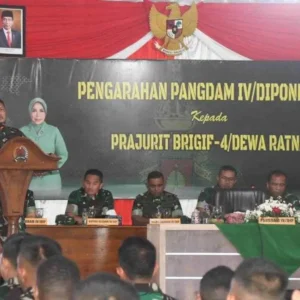 Kunjungi Brigif-4/Dewa Ratna, Pangdam IV/Diponegoro : Asah Naluri Tempurmu Kunjungi Brigif-4/Dewa Ratna, Pangdam IV/Diponegoro : Asah Naluri Tempur
