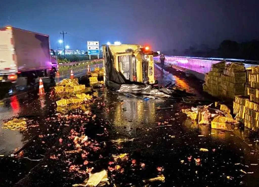 Pagi Buta, Dua Truk Tabrakan di Tol Pemalang-Batang