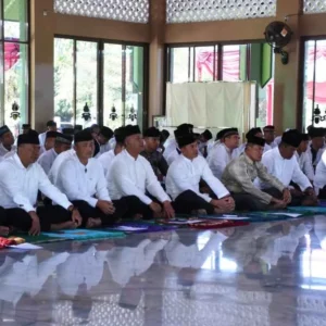Pangdam IV/Diponegoro Ikuti Muhasabah dan Istighatsah Kubra Secara Virtual Pangdam IV/Diponegoro Ikuti Muhasabah dan Istighatsah Kubra Secara Virtual