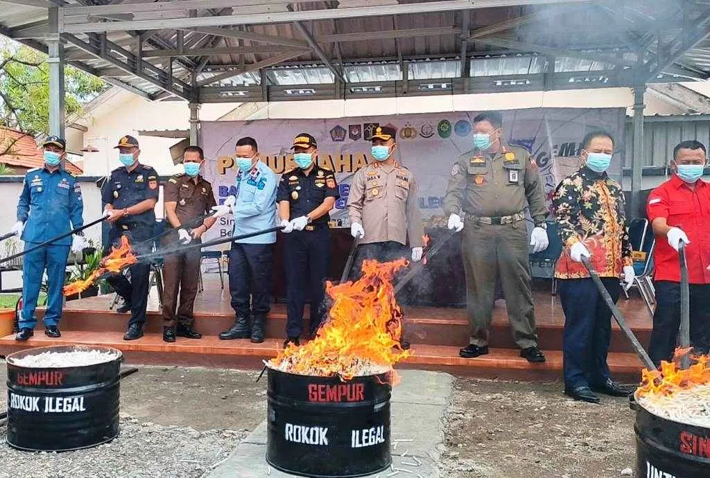 Pemkot Tegal Gelar Kegiatan Pemusnahan Rokok Ilegal