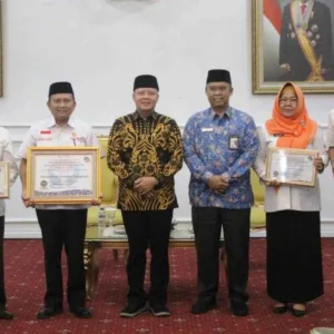 Pemprov Bengkulu Terima Penghargaan dari Ombudsman RI Pemprov Bengkulu Terima Penghargaan dari Ombudsman RI