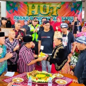 Peringati Hari Jadi ke-2, Pasar Bandungan Baru Gelar Karnaval Peringati Hari Jadi ke-2, Pasar Bandungan Baru Gelar Karnaval