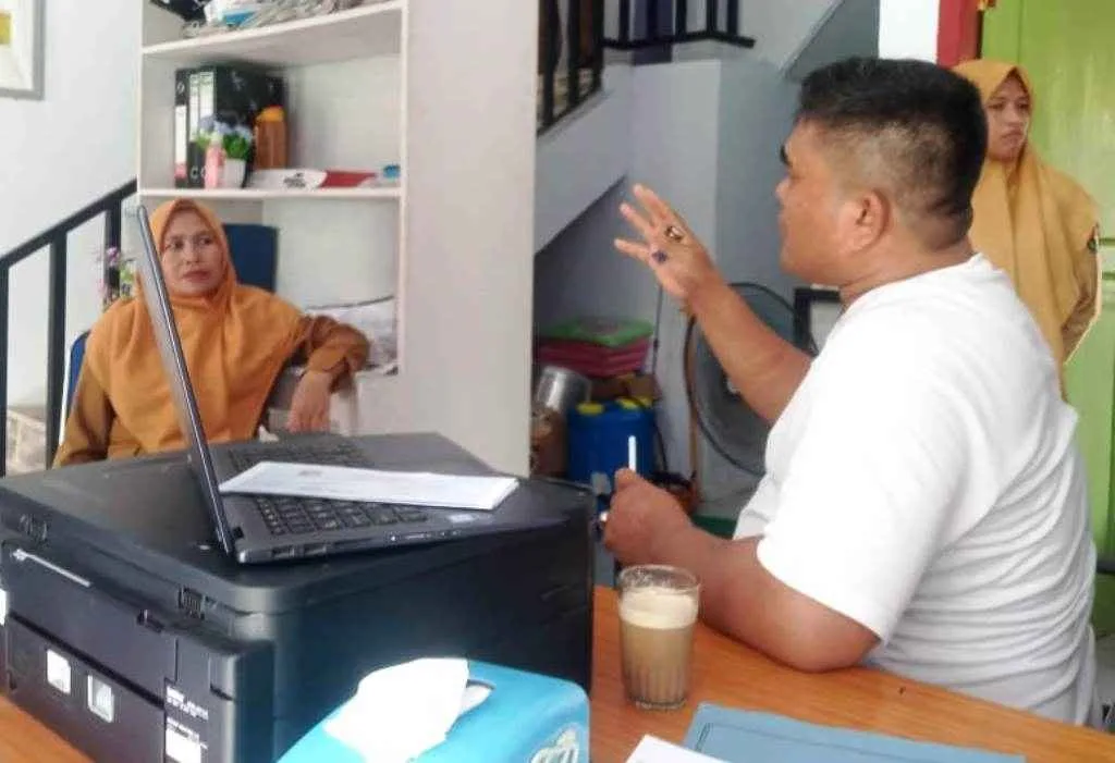 Roni Pasla dan Pemdes Pulau Makmur Siap Dukung Pembangunan Drainase Jalan