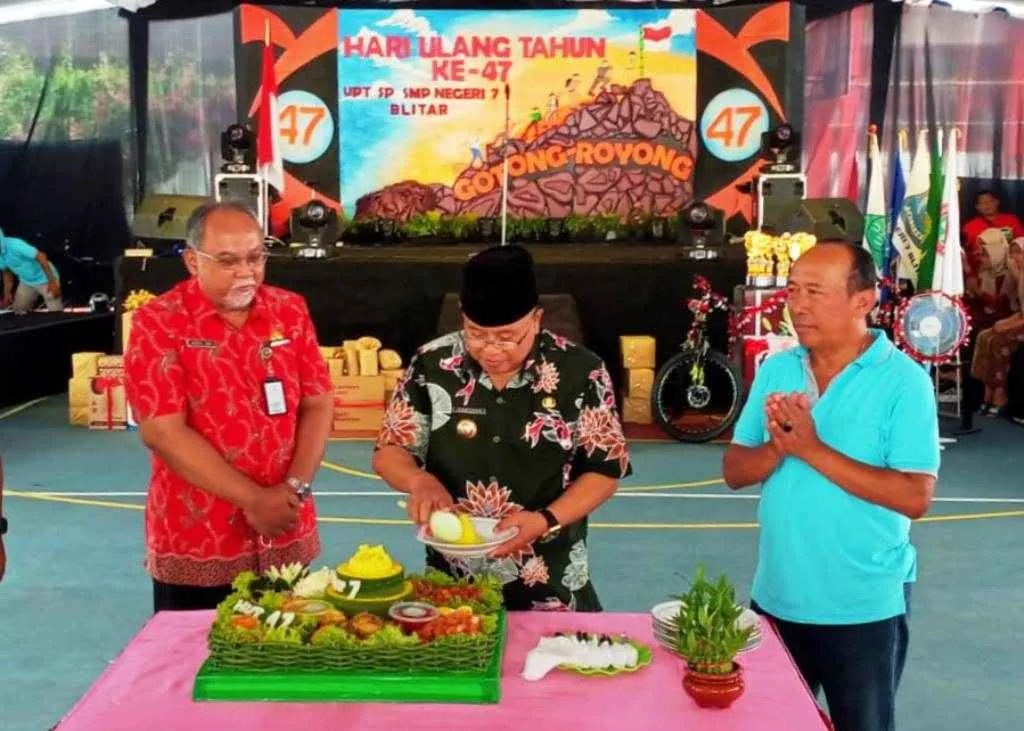 Wali Kota Blitar Hadiri HUT SMPN 7, Minta Kepsek Kembangkan IKI