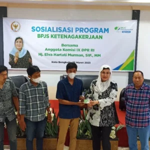Bersama Mitra Kerja, Elva Hartati Sosialiasi Manfaat BPJS Ketenagakerjaan