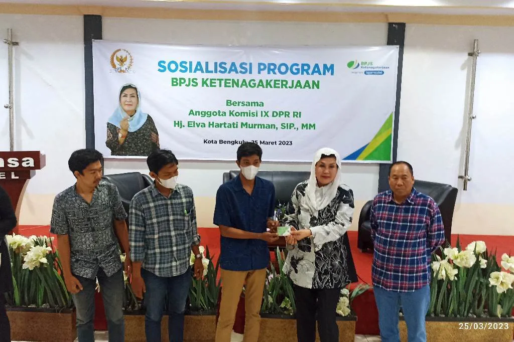 Bersama Mitra Kerja, Elva Hartati Sosialiasi Manfaat BPJS Ketenagakerjaan