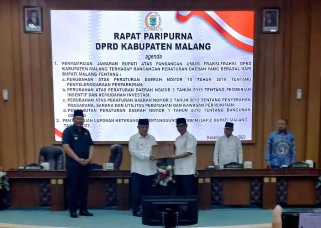Bupati Malang Sampaikan LKPJ Tahun 2022 di Paripurna DPRD