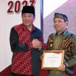 Dedy Wahyudi Terima Penghargaan Peringkat Terbaik