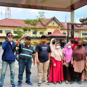 Didampingi GMNI dan HMI, Warga Panggung Laporkan Wali Kota Tegal Didampingi GMNI dan HMI, Warga Panggung Laporkan Wali Kota Tegal