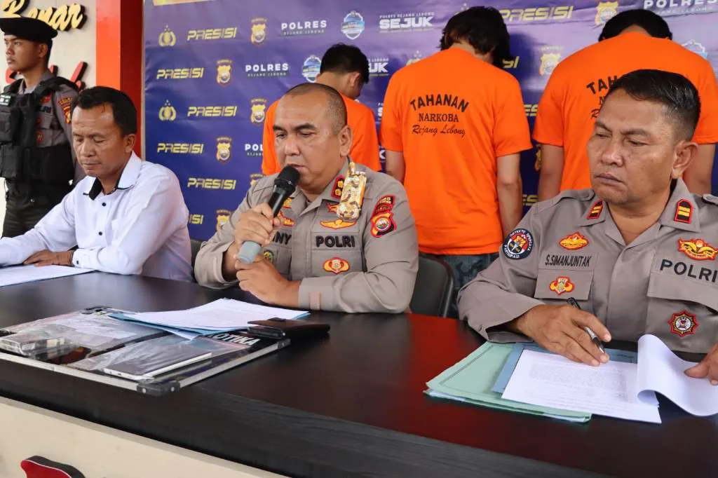 Diduga Buang Narkoba, Dua Pria Diamankan Polisi