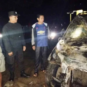 Diduga Konsleting, Mobil Terios di Garasi Hangus Terbakar Diduga Konsleting, Mobil Terios Digarasi Hangus Terbakar