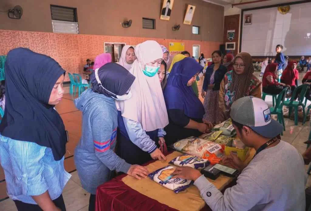 Diskumperindag Kota Batu Gelar Pasar Murah di Giripurno