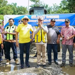Gubernur Rohidin Pastikan Pembangunan Jalan Dikerjakan