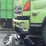 Hindari Mobil Mundur, Pengendara Motor Tewas Dilindas Truk 