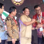 Jamin Kesehatan Masyarakatnya, Pemkab Benteng Terima Penghargaan UHC