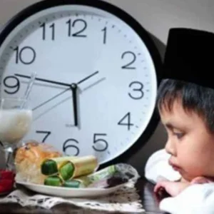 Kapan Idealnya Anak Mulai Diajarkan Berpuasa? 