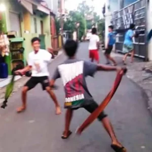 Marak Perang Sarung, Polda Jateng Tak Segan Ambil Tindakan Tegas Marak Perang Sarung, Polda Jateng Tak Segan Ambil Tindakan Tegas