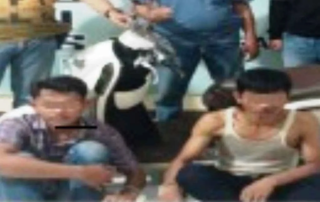 Parkir di Teras Rumah, Motor Warga Selebar Dimaling