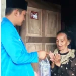 Peduli Lansia, KNPI Lebong Bagi-Bagi Takjil