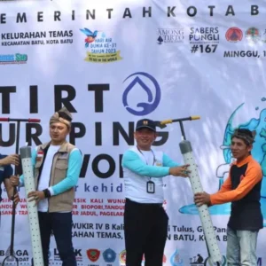 Pemkot Batu Bersihkan Kali Jelang Hari Air Sedunia Pemkot Batu Bersihkan Kali Jelang Hari Air Sedunia