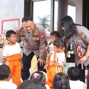 Polres Blitar Diserbu Puluhan Murid TK