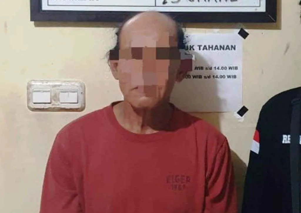 Pria ini Kapak Kepala Kakek 72 Tahun
