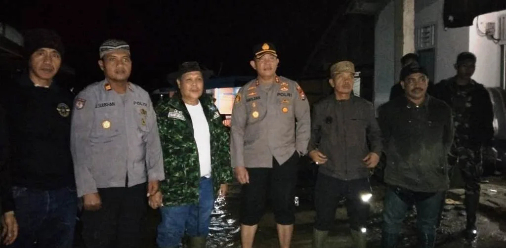 Puluhan Rumah Terendam Banjir, Wabup Lebong Turunkan Bantuan