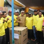 Rohidin Mersyah Serahkan Bantuan Langsung Kepada Masyarakat Nelayan se Provinsi