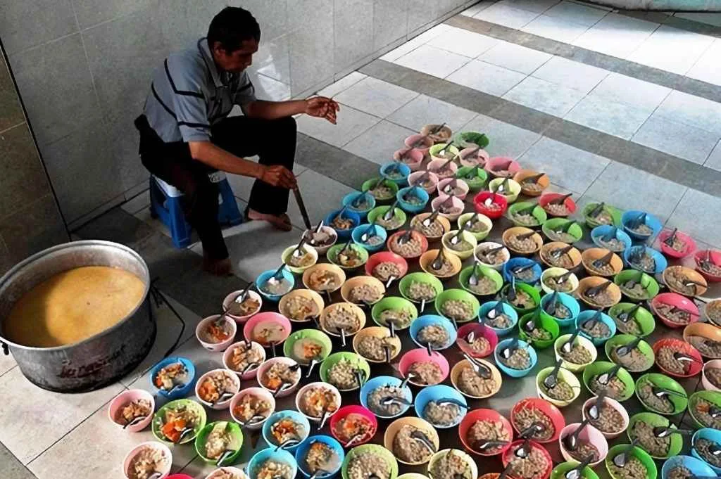 Saat Ramadhan Masjid Pekojan Semarang Masak 6 Ribu Porsi Bubur India