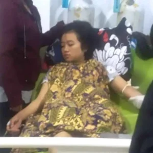 Sedang Charge Hp, Siswi SMA Tersambar Petir