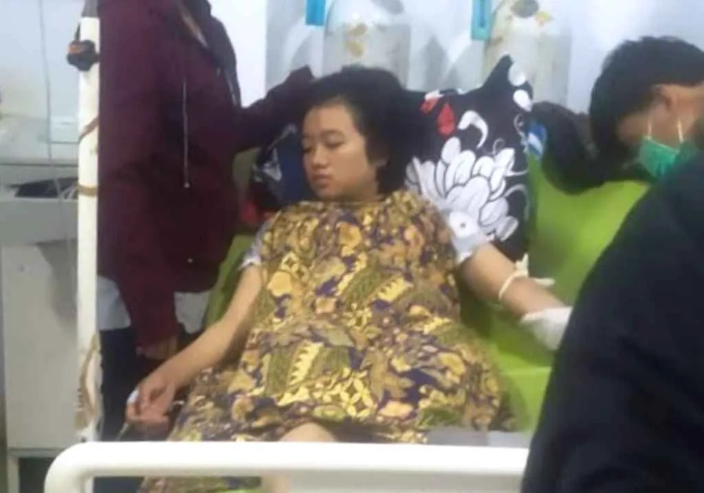 Sedang Charge Hp, Siswi SMA Tersambar Petir