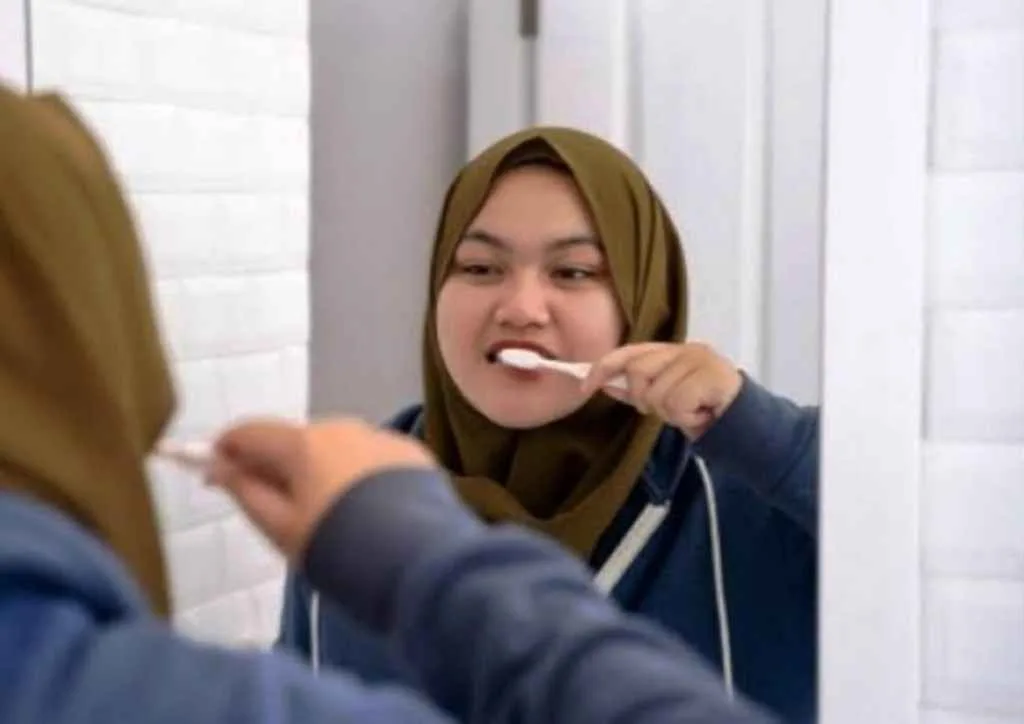 Telan Ludah dan Menyikat Gigi Apakah Membatalkan Puasa?