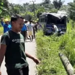Terjang Jalan Berlubang, Bus Tabrak Tiang Listrik