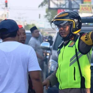 Antisipasi Kemacetan, Kapolres Tegal Turun Langsung Atur Lalu Lintas Antisipasi Kemacetan, Kapolres Tegal Turun Langsung Atur Lalu Lintas