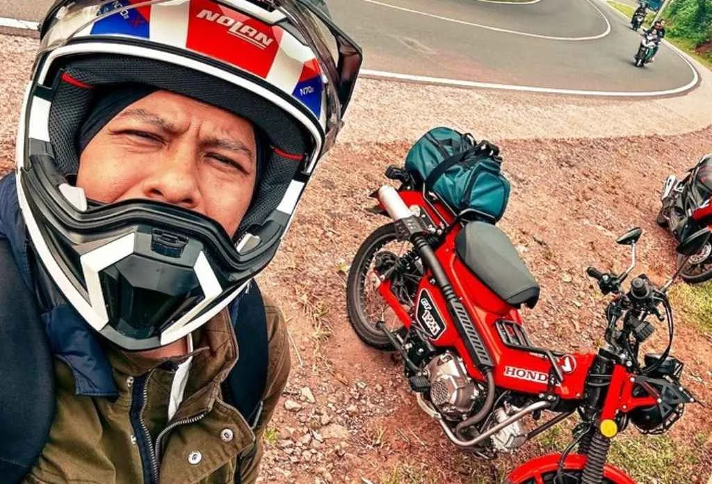 Ariel Noah Mudik ke Bandung Pakai Motor Bebek Seharga Rp.81 Juta