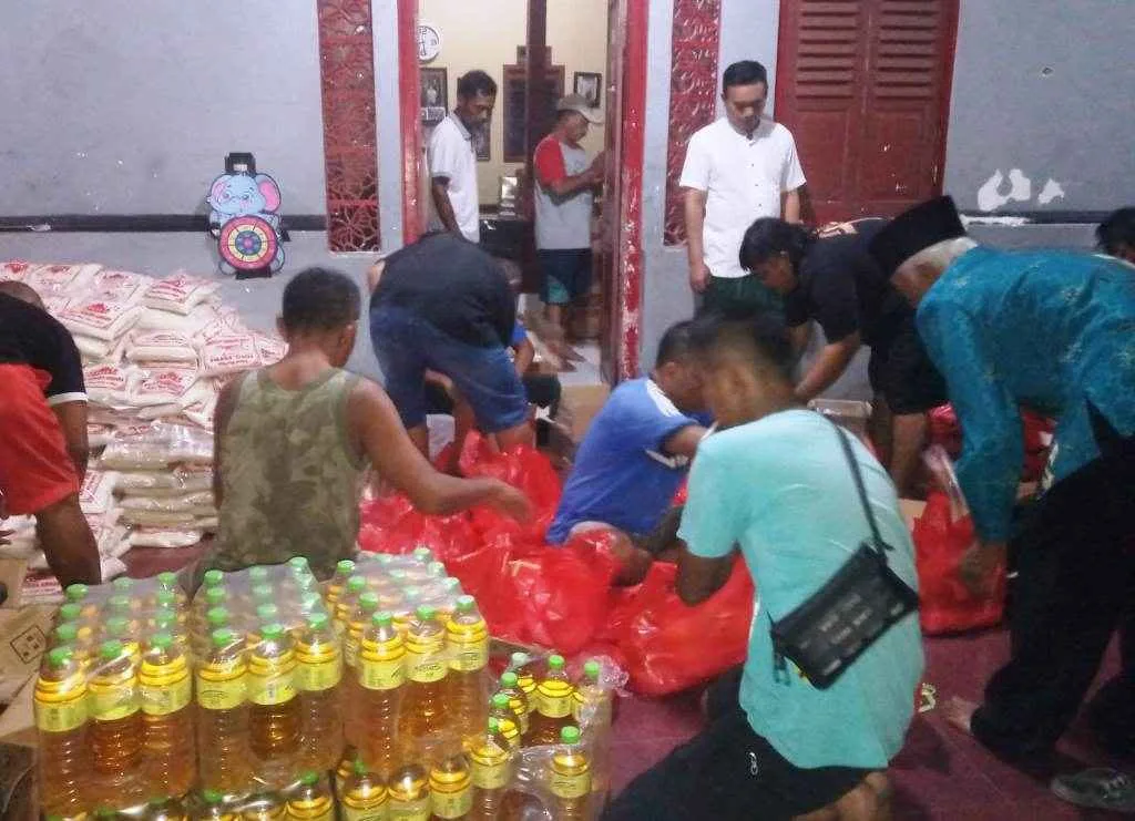 Bagikan 1000 Paket Sembako, Galih: Saya Berpolitik Untuk Ibadah