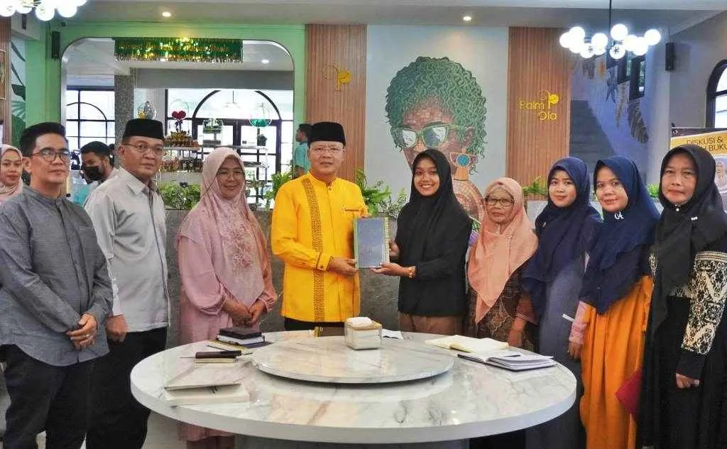 Bedah Buku Otobiografi Perempuan Pelestari Hutan Larangan, Rohidin : Buku, Warisan Yang Selalu Berbicara